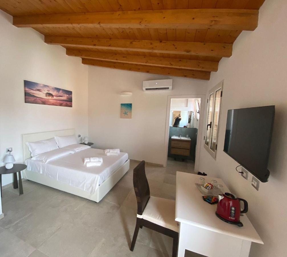 Punto Zero Rooms San Teodoro  Exterior photo