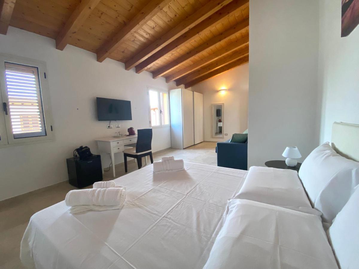 Punto Zero Rooms San Teodoro  Exterior photo